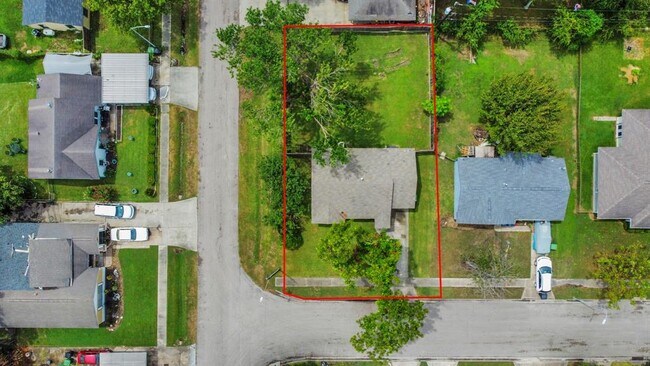 Building Photo - 4303 Herridge St