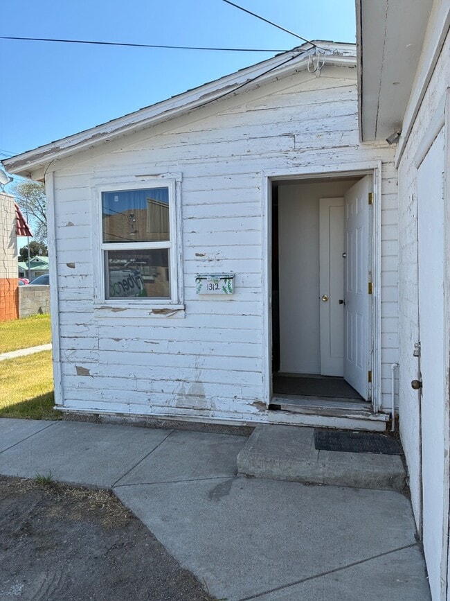 Foto del edificio - 1312 Hansen Ave