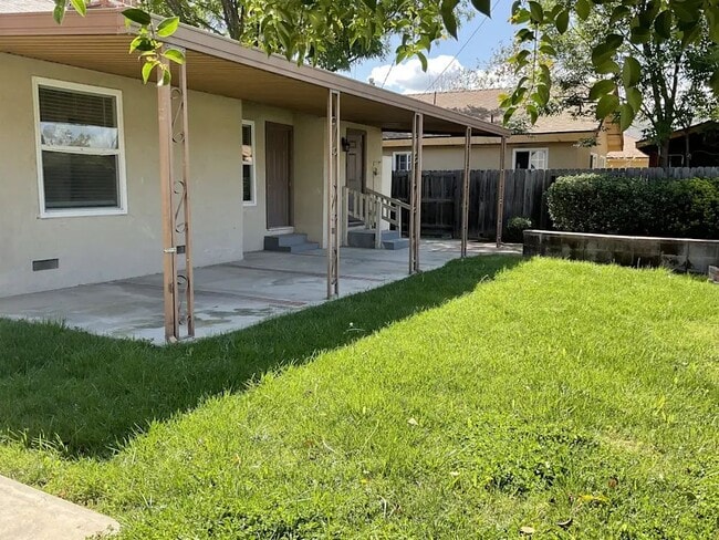 Building Photo - 6740 Amigo Ave