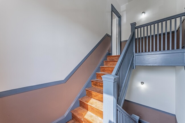 Foto del edificio - 1121 N Leclaire Ave