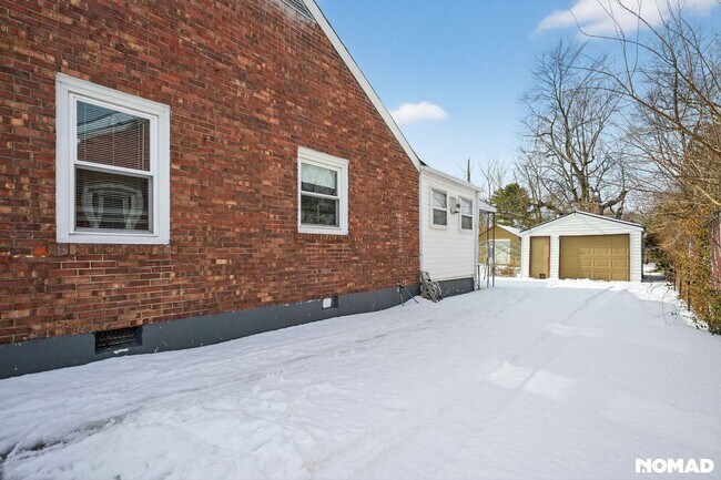 Foto del edificio - 1015 W Indian Trail