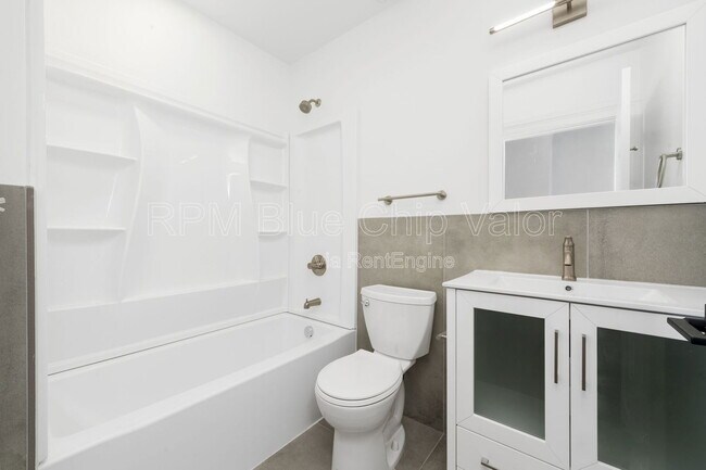 Foto del edificio - 2151 Colerain Ave