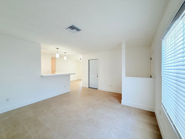 Foto del edificio - AVAILABLE NOW!!! 3 Bed / 2 Bath Duplex in ...
