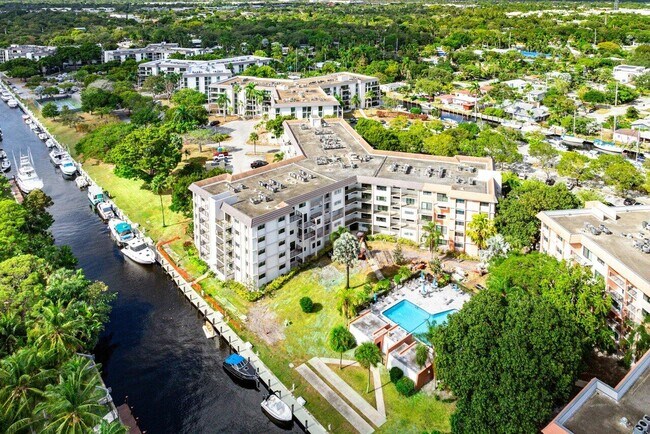 Building Photo - 1000 River Reach Dr