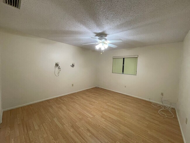 Building Photo - Springwood Villas Home