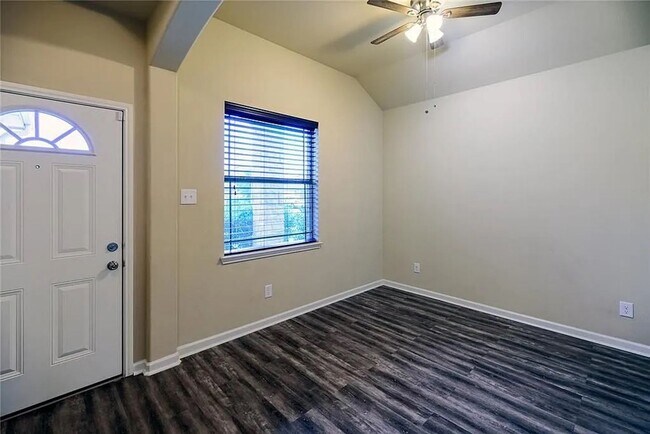 Foto del edificio - 296 Country Crossing Cir