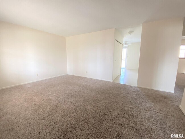Building Photo - 9 Sundowner Ln