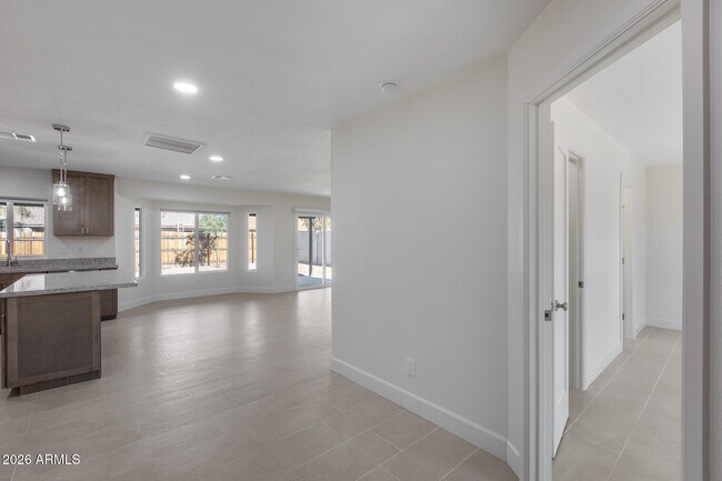 Foto del edificio - 6934 W McLellan Rd