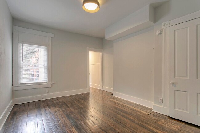 Building Photo - 517 Sanford St