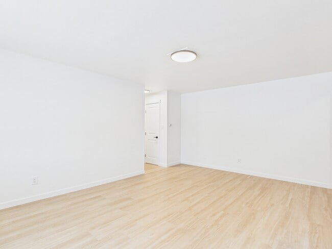 Building Photo - 925 Gilmore St