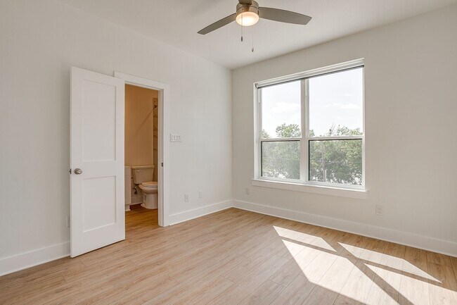 Building Photo - 2335 Benbrook Blvd