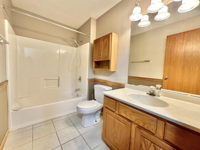 Building Photo - 2239 Tallgrass Ct