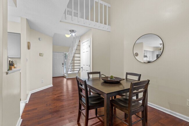 Foto del edificio - Juniper Place Condominiums