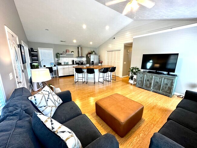 Building Photo - 112 Palm Breeze Dr