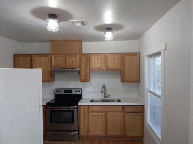 Building Photo - 925 E McKinley St