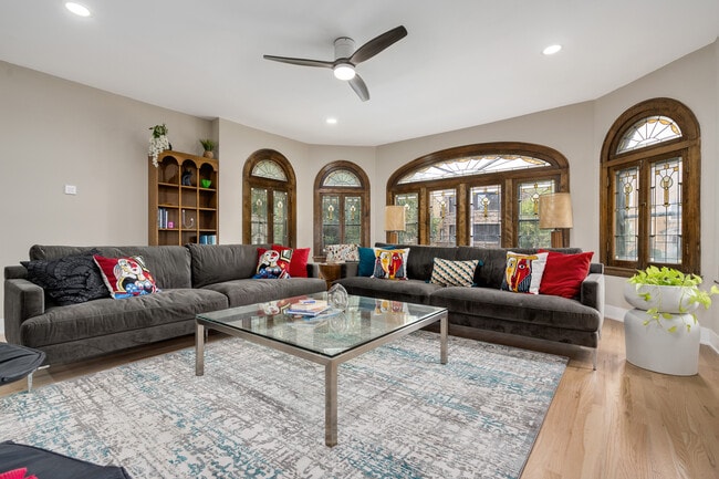 Foto del edificio - 6739 N Rockwell St