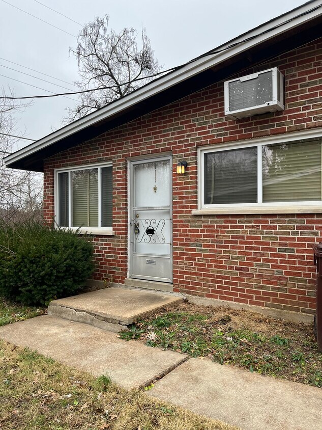 9777 McDowell Plz Unit 9765, Breckenridge Hills, MO 63114 Apartments