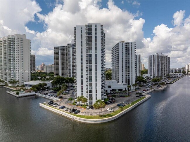 Foto del edificio - 20515 E Country Club Dr