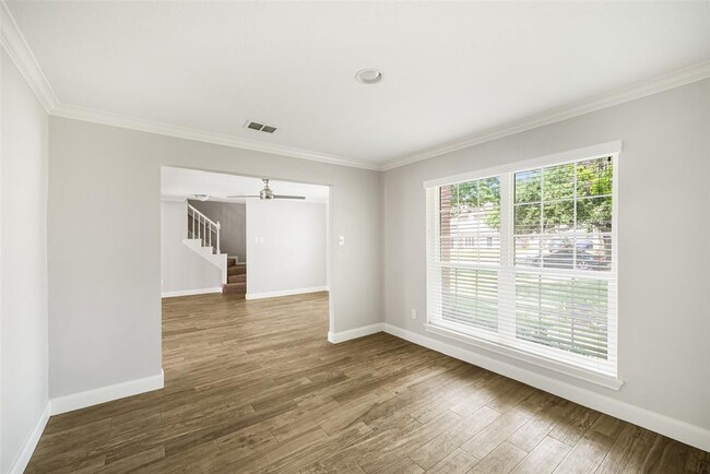 Building Photo - 16215 Shrewsbury Cir