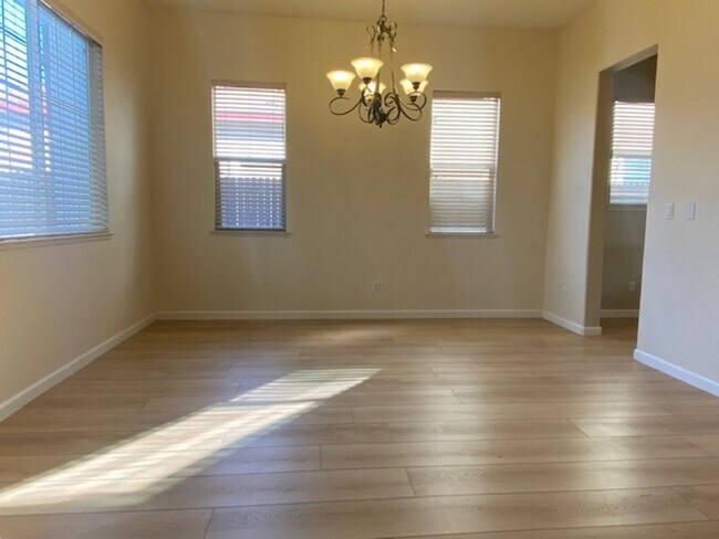 Building Photo - Immaculate home in West Roseville! Please no pets