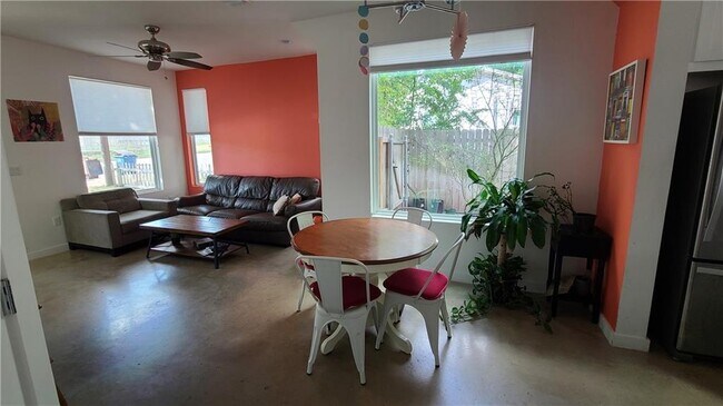 Foto del edificio - 5604 Grover Ave