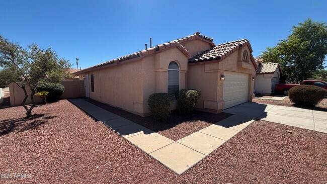Foto del edificio - 12721 W Palm Ln