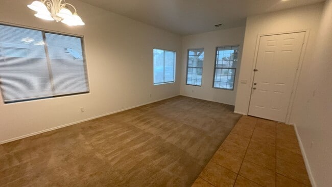 Foto del edificio - Prime Power Ranch Retreat: 4BR/2.5BA Oasis with Private Pool, Vaulted Ceilings & Backyard Bliss!