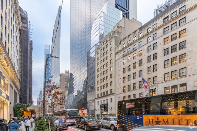 Foto del edificio - 7 W 57th St