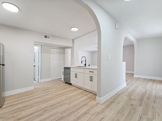 Foto del edificio - 2221 Ellis St