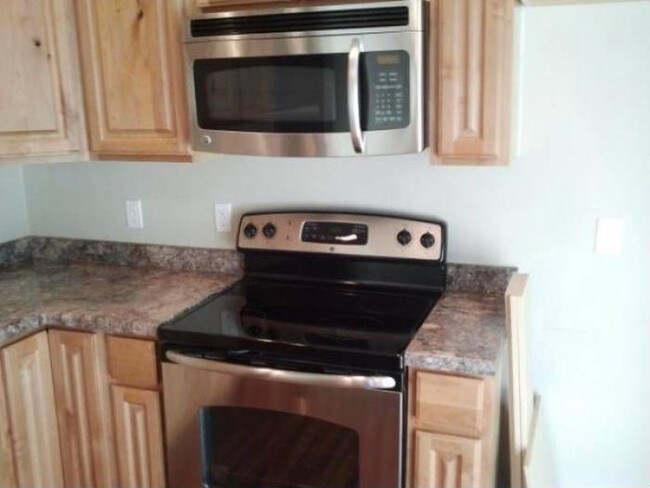 Foto del edificio - Beautiful 4 Bedroom Kearns Home