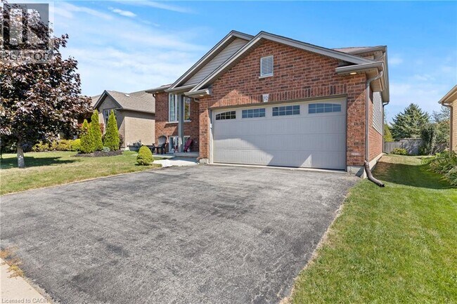 Building Photo - 92 White Water Dr