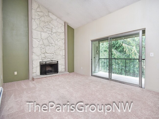 Foto del edificio - 3BR Top Flr Fairwood Condo – Great Locatio...