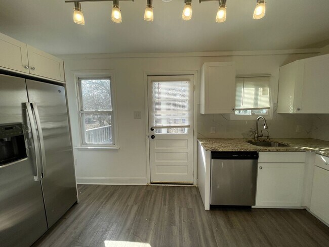 Building Photo - 4 Bedroom 1.5 Bath, Renovated House in Pottstown