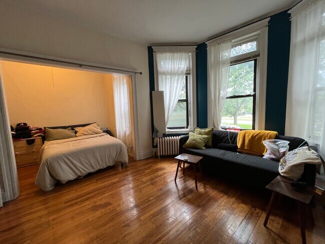 Foto del edificio - 376 Riverway