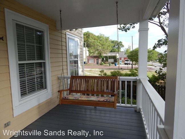Building Photo - 2 br, 2.5 bath House - 525 S. Front Street