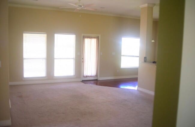 Building Photo - 122 Palisade Ln