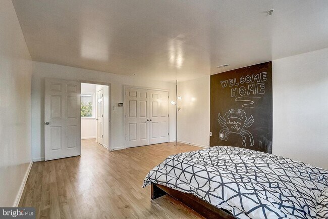 Master bedroom (3rd floor) - 135 W Hamburg St