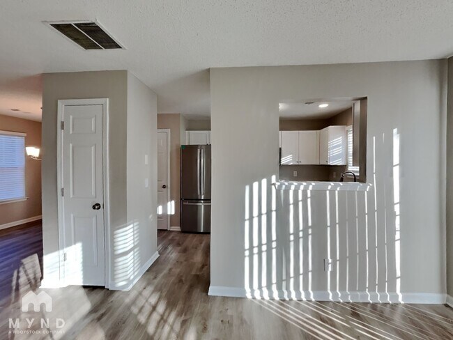 Foto del edificio - 1666 Hallmark Hills Dr