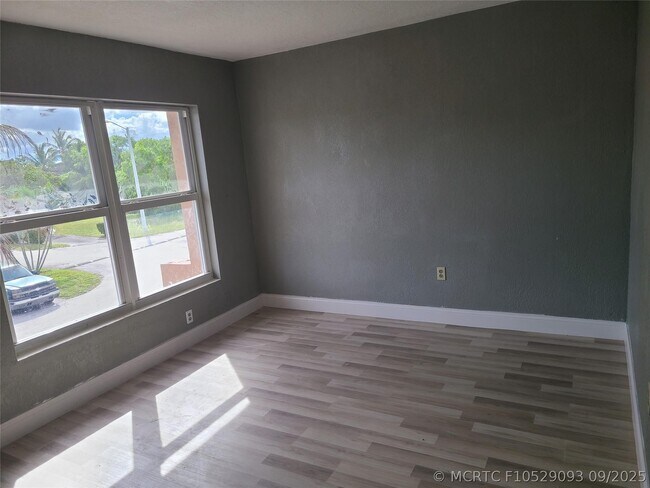 Foto del edificio - 2775 NW 194th Terrace