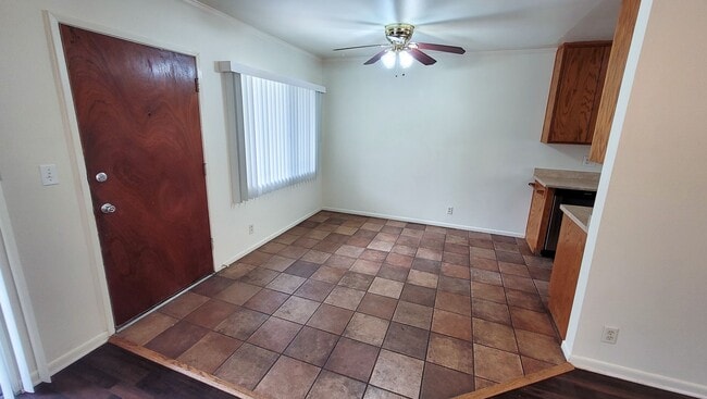 Foto del edificio - Downstairs 2 Bed 1 Bath with Carport and O...