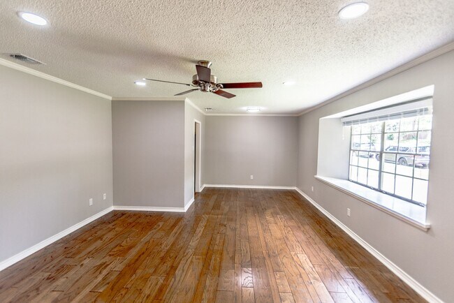 Foto del edificio - 1825 Courtney Dr