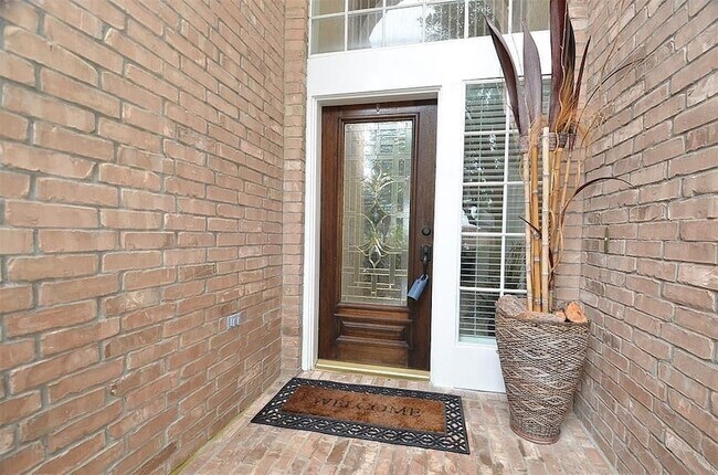 Foto del edificio - 1306 Ventura Canyon Dr