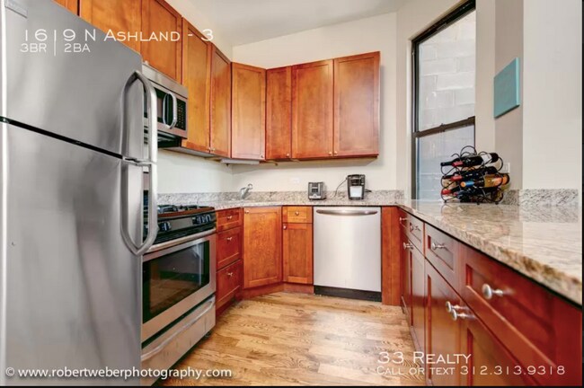 Foto del edificio - 1619 N Ashland Ave