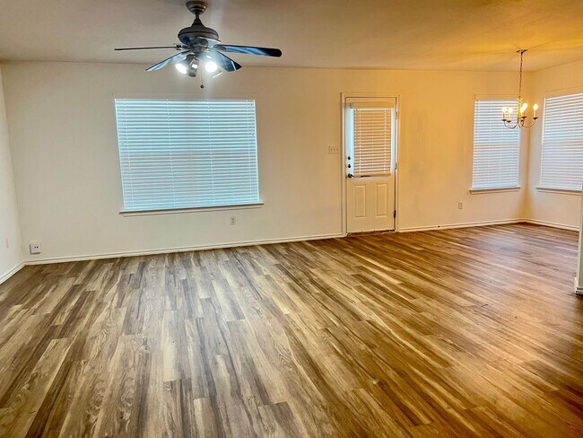 Foto del edificio - 12717 Bella Pkwy