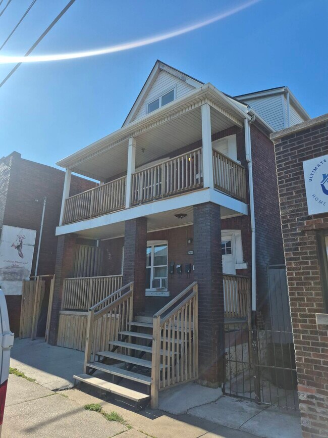 Building Photo - 748 Barton St E