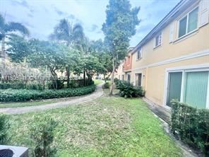 Building Photo - 2 br, 2.5 bath Townhome - 1833 SW 90th Ave