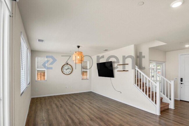 Building Photo - Unit
