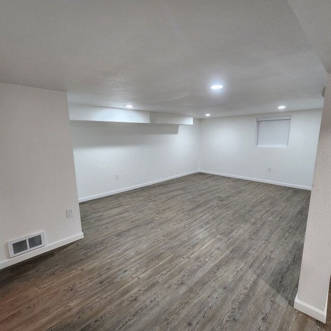 Photo - 2108 Laurel Apartment