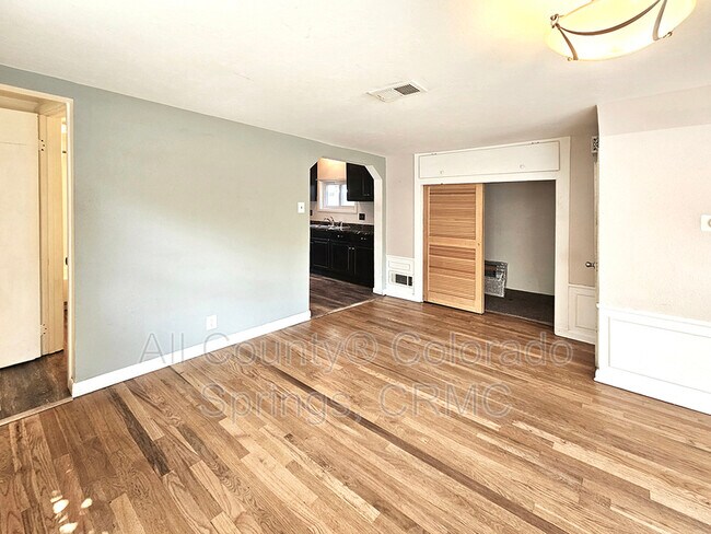 Building Photo - 502 E Kiowa St