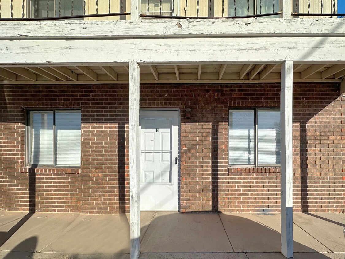 Primary Photo - 314 E St Anne Pl